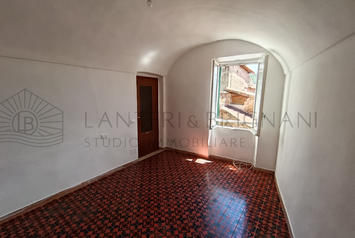 Trilocale luminoso in palazzina curata
