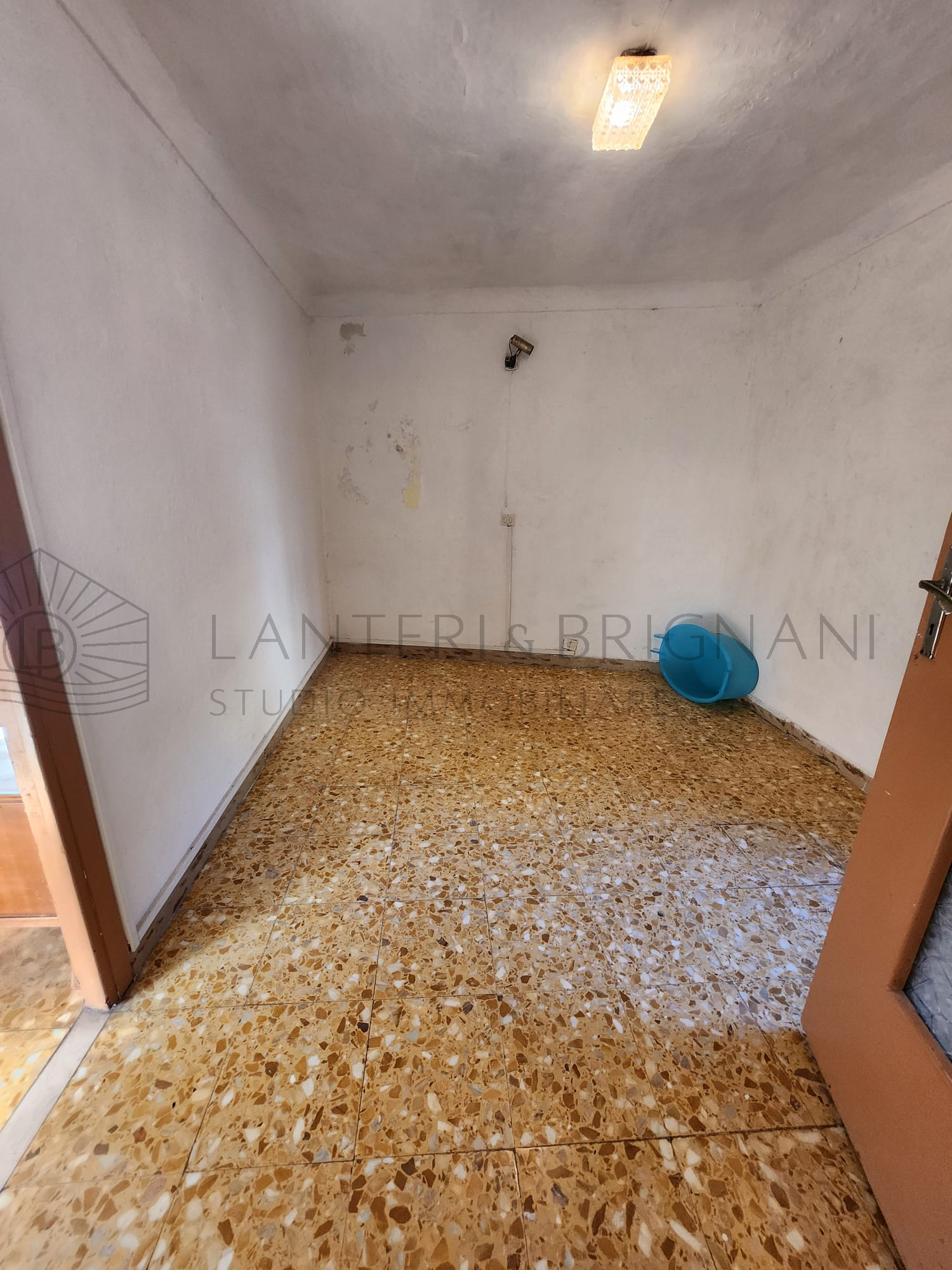 Appartamento su due piani con terrazzo