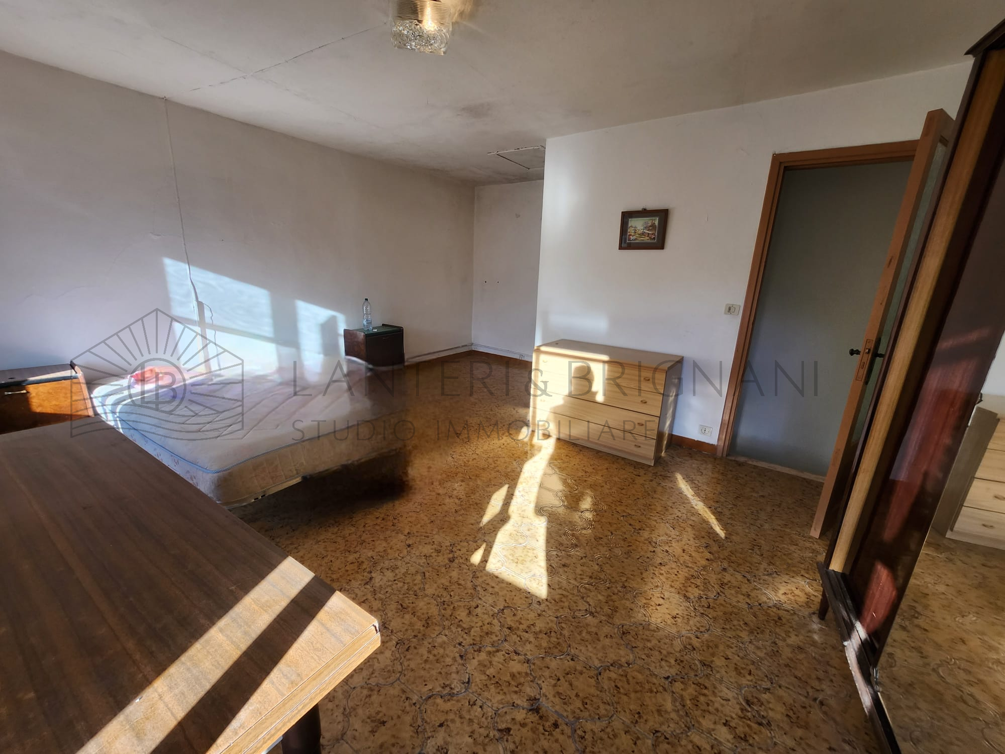 Appartamento su due piani con terrazzo