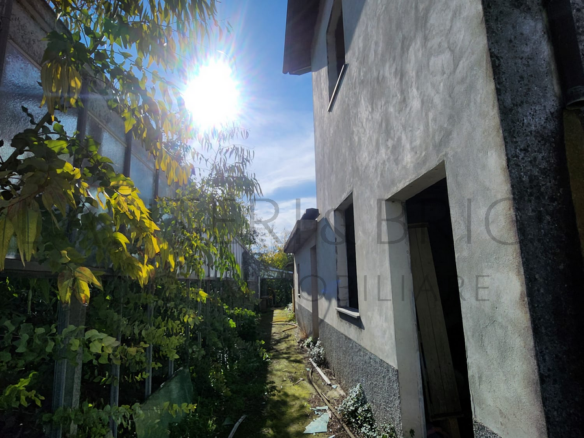 Terreno soleggiato con rustico ampliabile