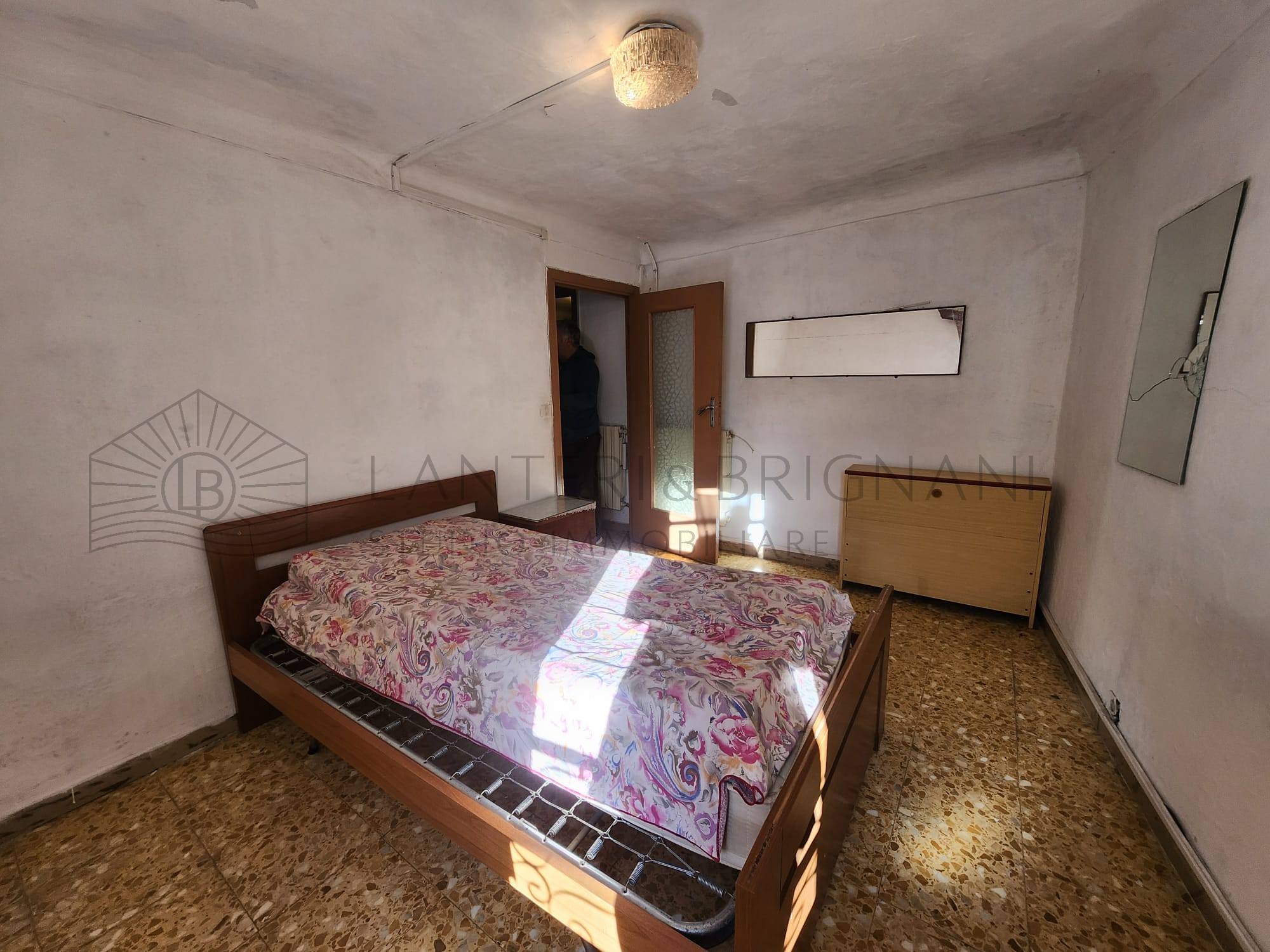 Appartamento su due piani con terrazzo