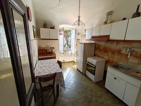Quadrilocale in caseggiato ligure bifamiliare